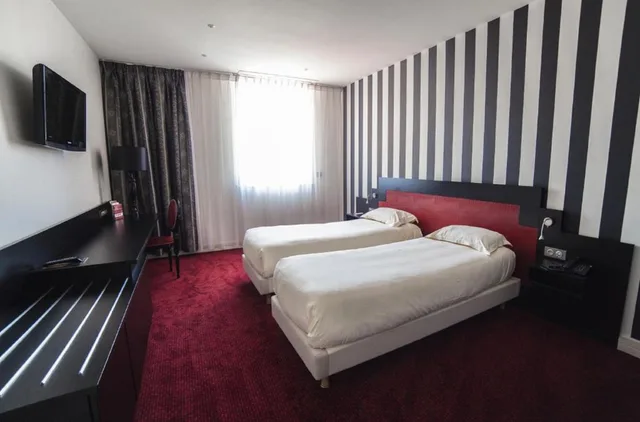 Twin Comfort, The Originals Lens Ouest La Maison Rouge 1/1