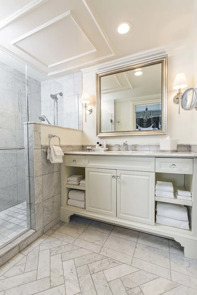 Junior Suite, King Bed, Sofa, The Charleston Place 4/4