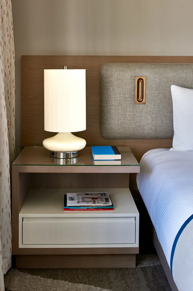 جناح، The Hotel Zags Portland 4/4