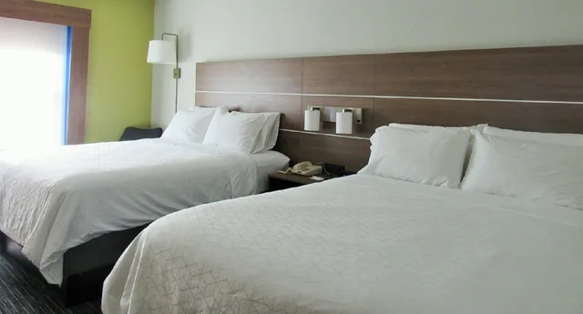 غرفة قياسية بسريرين كوين لذوي الإعاقة، Holiday Inn Express Stuart 1/2