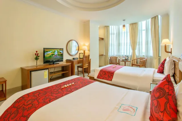 غرفة سوبيريور ثلاثية، Golden Sea Hotel 2/2