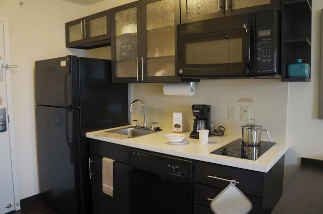 جناح بسرير كوين بغرفة نوم واحدة لذوي الإعاقة، Candlewood Suites Harrisburg - Hershey 3/3
