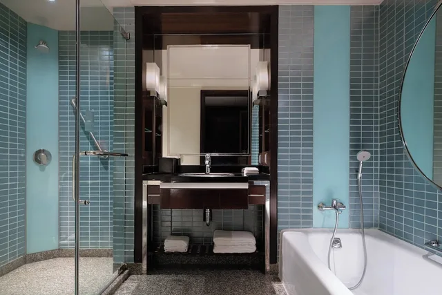 غرفة بريميوم بسرير كينج بإطلالة على المدينة، The Westin Grande Sukhumvit 8/10