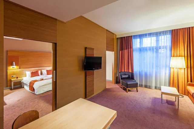 جناح بريفيليج بسرير كوين مع أريكة، Mercure Ostrava Center Hotel 7/10