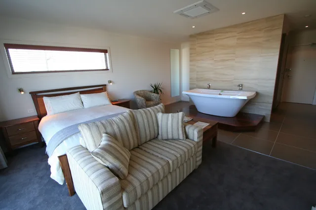 Bridge, Suite, Queen Bed، Captains At The Bay 6/10