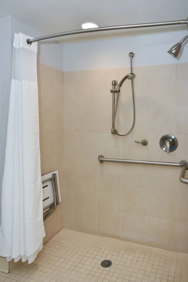 Room, 2 Queen Beds, Courtyard Marriott Charlotte Concord 3/6