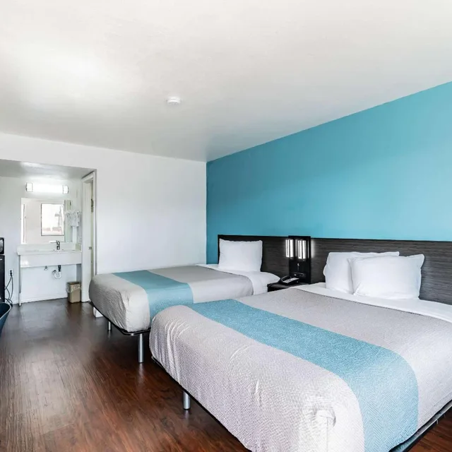 غرفة بسريرين كوين للمدخنين، Motel6 Tampa, FL 1/6