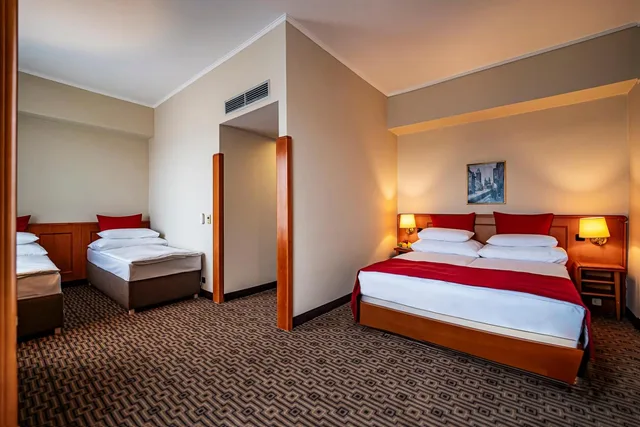 غرفة عائلية بسرير كوين مع أريكة، Grand Hotel International 1/4