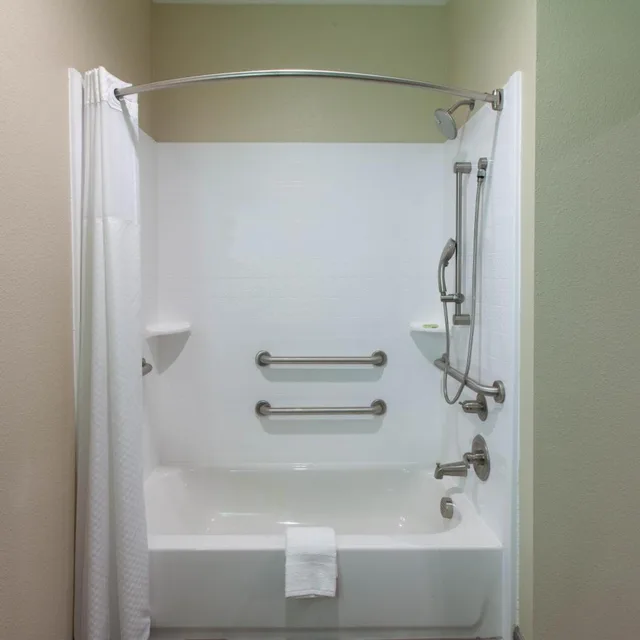 جناح استوديو بسريرين مزدوجين بحوض استحمام لذوي الإعاقة، Hawthorn Suites By Wyndham Odessa 3/4