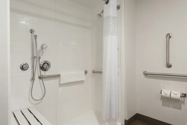 غرفة بسرير كينج لذوي الإعاقة، Hampton Inn Westfield Indianapolis 2/3