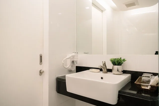 Deluxe, King Bed, Bearpacker Patong Hostel 4/5