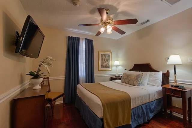 Comfort, Queen Bed, Ground Floor, Hotel St Pierre French Quarter 8/10