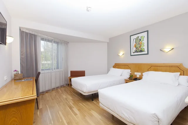 غرفة بسرير كوين، Spirit Hotel Ciudad de Burgos 1/7
