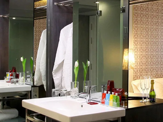 1 Bedroom, Premium, Twin Beds, TWO Hotel Barcelona by Axel - Adults Only 7/10
