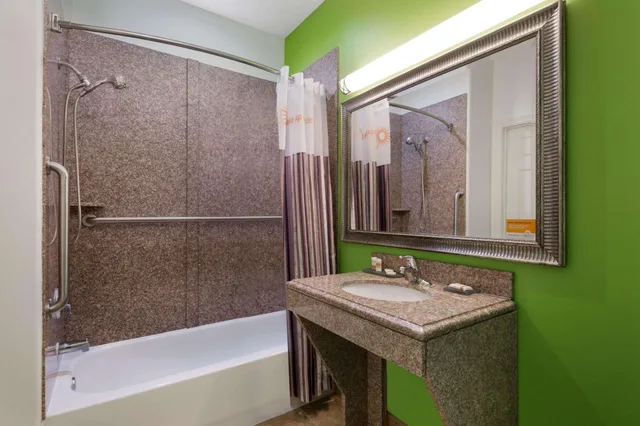 Room, King Bed, Accessible, La Quinta Inn Suites Raymondville 4/7