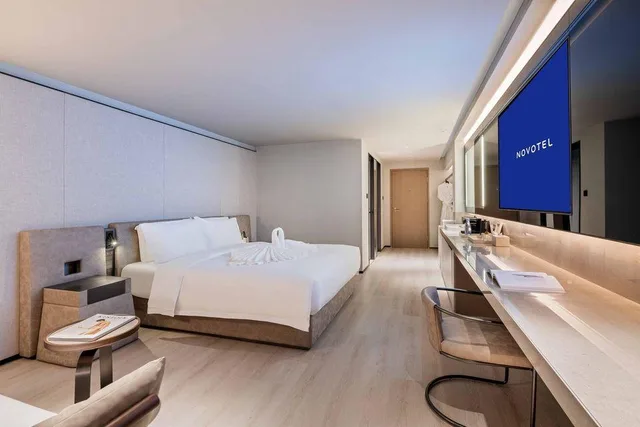 غرفة بزنس بسرير كوين، Novotel Shanghai Hongqiao Gubei 1/1