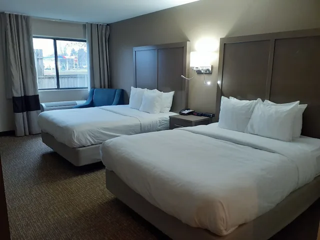 غرفة قياسية بسريرين كوين، Comfort Inn Van Wert, OH 1/7