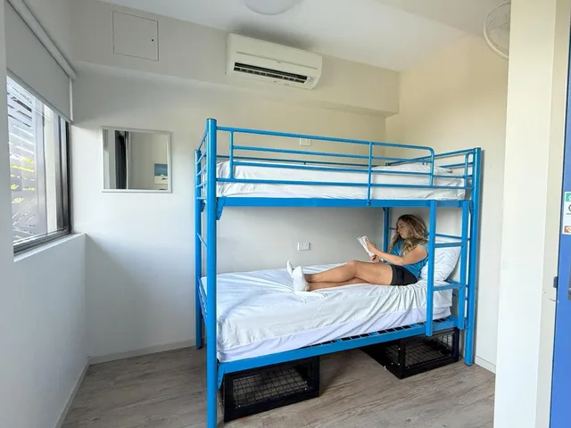 غرفة قياسية بسريرين منفصلين بحمام مشترك، Global Backpackers On The Waterfront 2/6