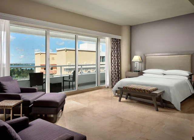 Room, Double Bed, Bay View، Doubletree By Hilton Grand Hotel Biscayne Bay 2/3