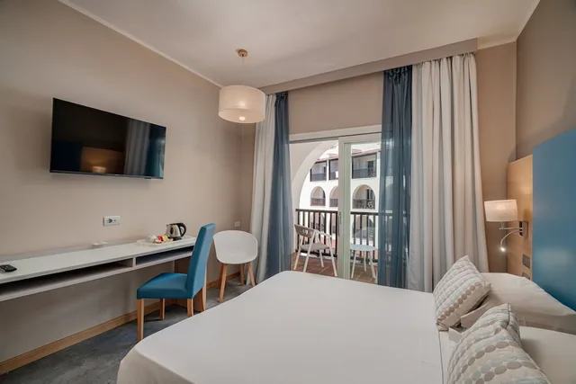 غرفة ثلاثية بسرير مزدوج وسرير فردي بغرفة نوم واحدة، Hotel Calabona 2/5