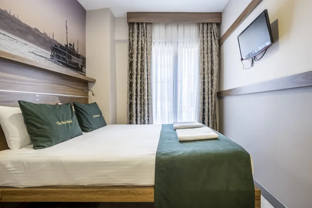 Lanai, Comfort, Twin Beds, City View, The Pera 5/10