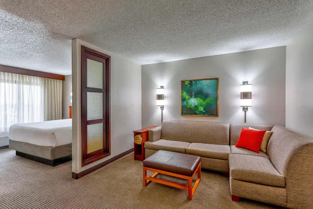Room, King Bed, Sofa, High Floor, Hyatt Place Kansas City/Overland Park/Convention Center 3/7