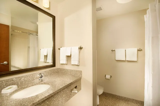 جناح بسريرين كوين بغرفتين مع أريكة في طابق مرتفع، Drury Inn Suites Denver Westminster 8/8