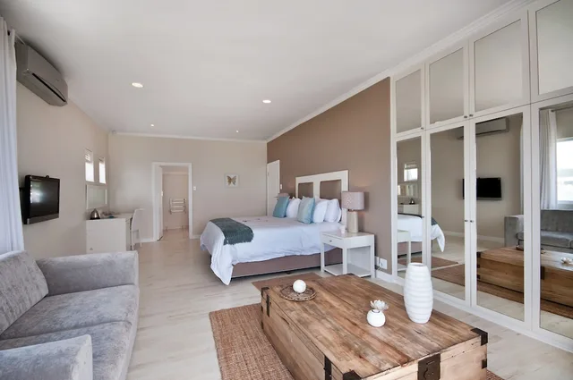 جناح فاخر بسريرين منفصلين بإطلالة على البحر بشرفة، The Robberg Beach Lodge 6/10