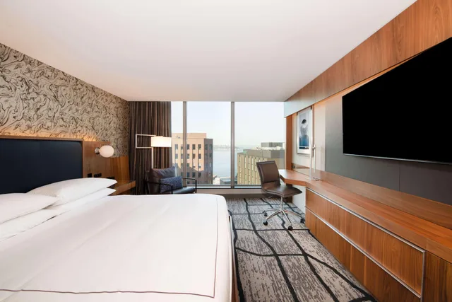 غرفة ديلوكس بسرير كينج، The Charter Hotel Seattle Curio Collection by Hilton 1/2