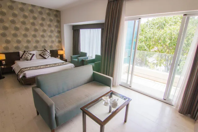 غرفة ديلوكس بسرير مزدوج بشرفة، Ngoc Linh Luxury Hotel 1/3