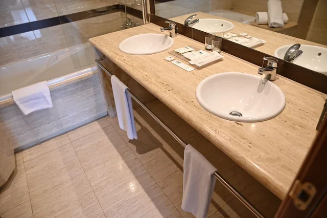 غرفة رومانسية ديلوكس بسريرين منفصلين بشرفة، Hotel Bonalba Alicante 6/7