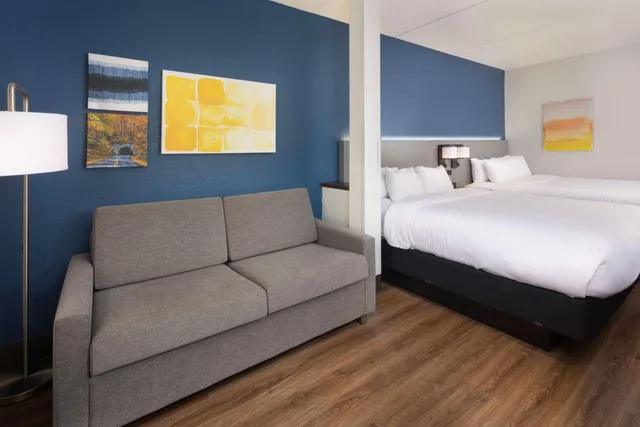 جناح بسريرين كوين بغرفة نوم واحدة، Comfort Suites Outlet Center 2/8