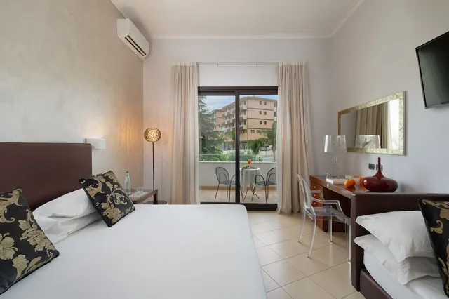 Standard, Triple, 1 Double and 1 Single Bed, Grand Hotel Sofia 1/3