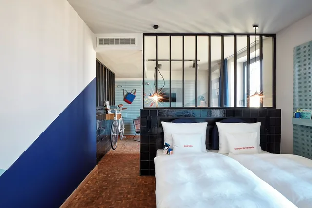 Sky, Double Bed, Sofa, Large، 25Hours Hotel Das Tour 1/4