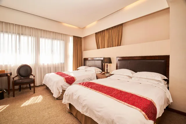 غرفة رباعية، Resort One Hotel 1/2