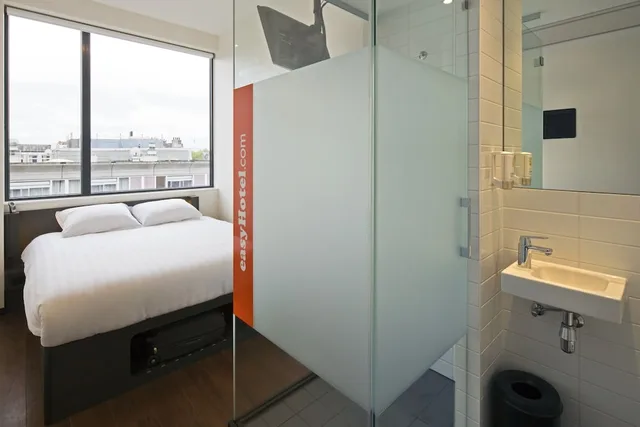 Small Double Room, easyHotel Amsterdam City Centre 12/12