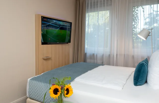 Comfort, Leonardo Hotel Hamburg Elbbruken Ex Gresham Carat Hotel 1/3