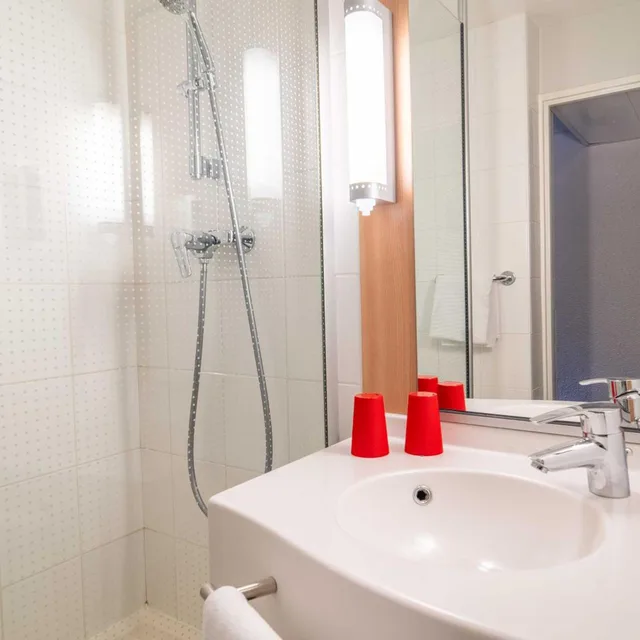 غرفة بسريرين منفصلين، B&B Hotel Limoges 3 3/4