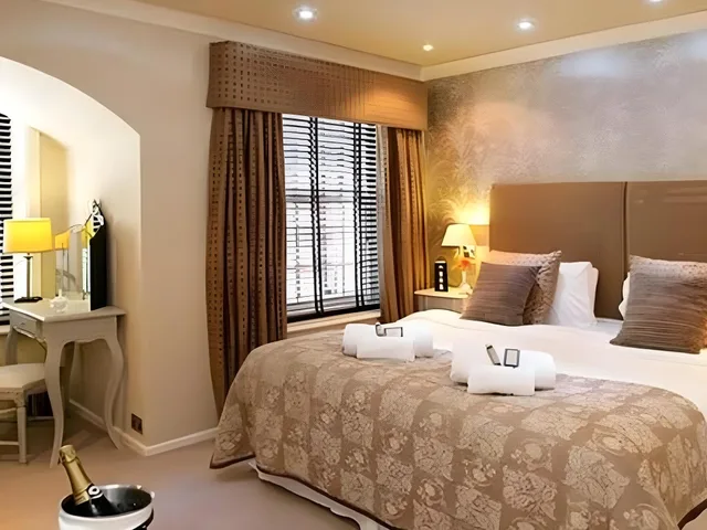 جناح تنفيذي، Langtry Manor Hotel 1/1