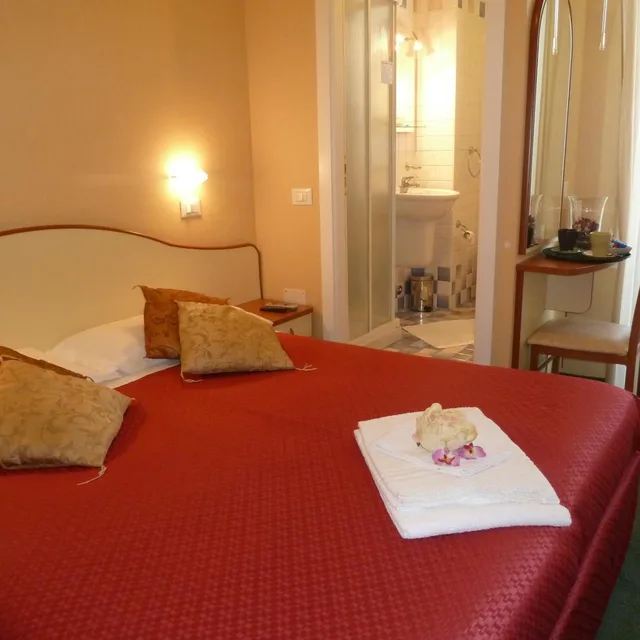Smart, Double Bed، Crosal 2/5