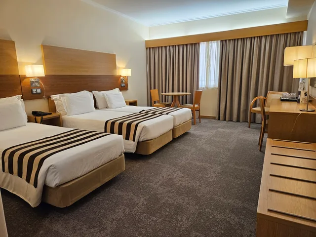 Room, Twin Beds, with Extra Bed, Principe Lisboa 5/10