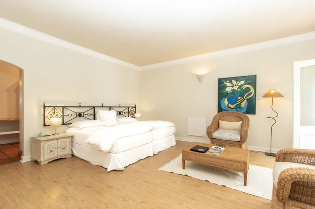 1 Bedroom, Standard, Twin Beds, Balcony, Garden Area، Auberge Burgundy Guest House Hermanus 1/4