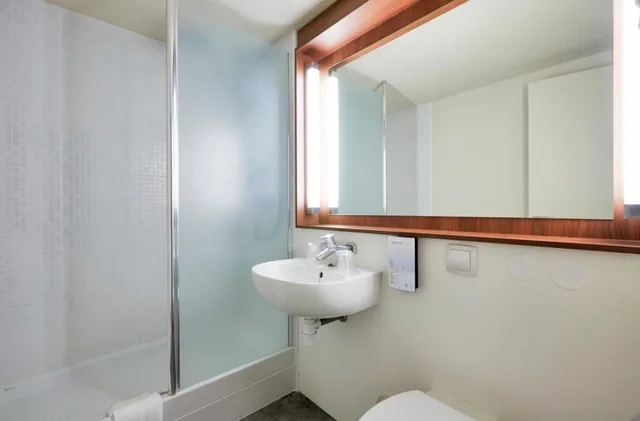 Next Generation, Double Bed، Campanile Nantes Ouest Saint Herblain 3/5