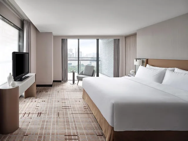 Club, Premier, Suite, King Bed, Queen Bed, Cordis Foshan Lingnan Tiandi 1/2