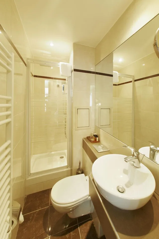 غرفة ثلاثية، Hotel Poussin 4/5