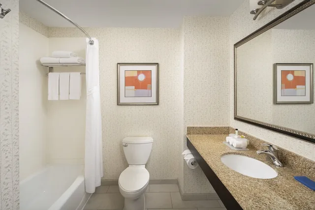 غرفة قياسية بسرير كوين، Holiday Inn Express Hotel Suites Uvalde 4/4