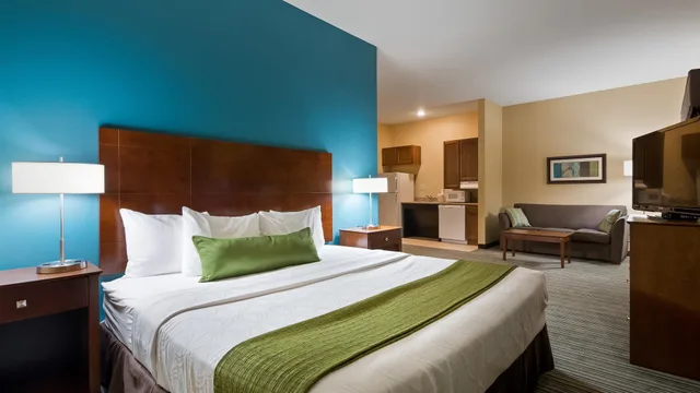 جناح بسرير كينج بمطبخ، Best Western Plus Patterson Park Inn 7/10