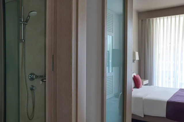 Room, Queen Bed, Inland View, Sofa، Atlantica Akti Zeus Hotel 6/10