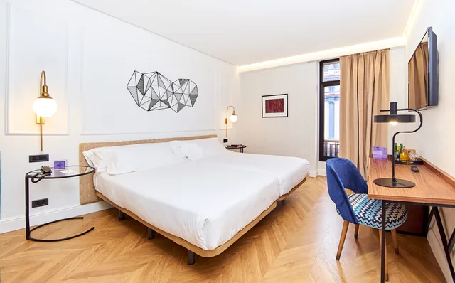 Superior, with Extra Bed, Occidental Leon Alfonso V 1/2