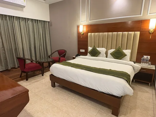 غرفة سوبيريور بسرير كوين بإطلالة على الجبل بشرفة، Riverside Resort 2/5